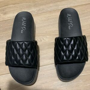 Wild pair cushioned platform sandal